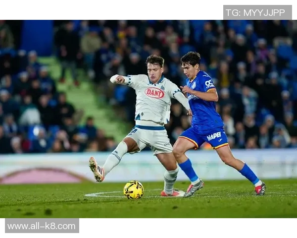 西班牙人球迷嘘声引发热议卡夫雷拉呼吁理性对待球员表现